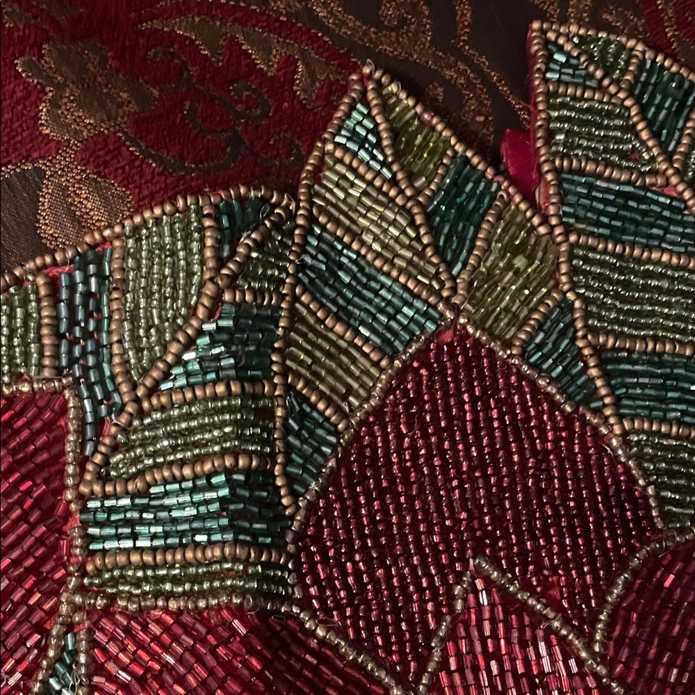 Beaded Floral Table Runner - Picture 3 of 4